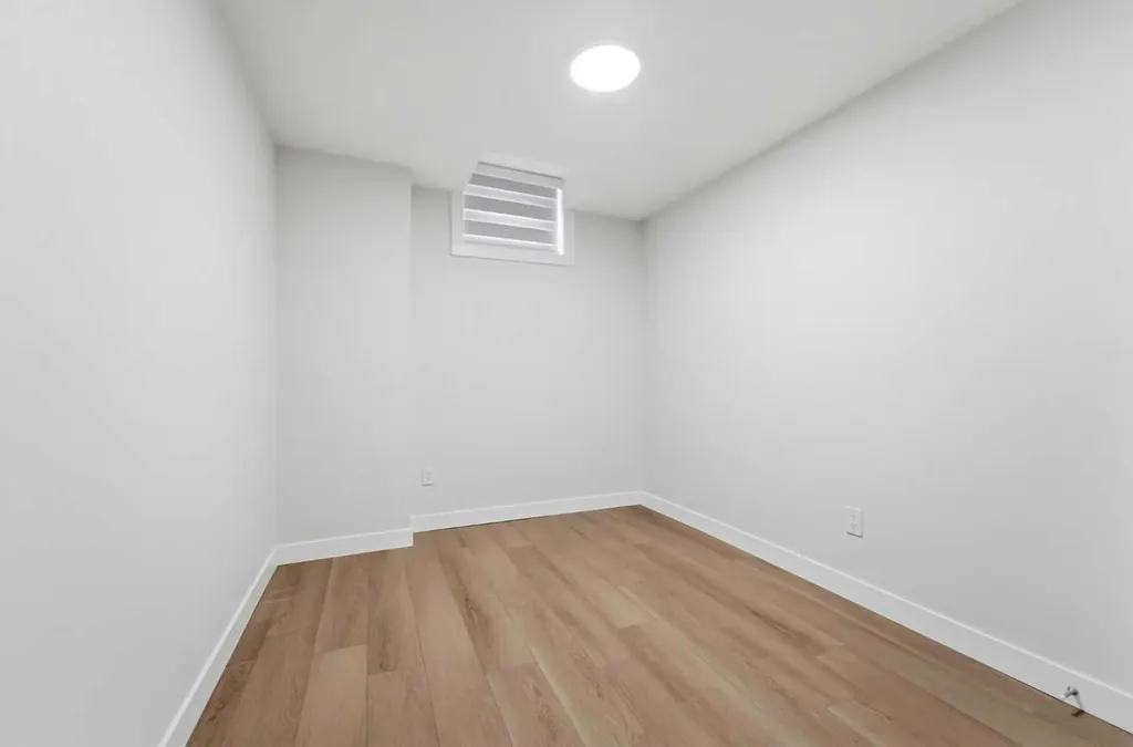 21 Corner Glen Row NE Calgary AB T3M 2L9