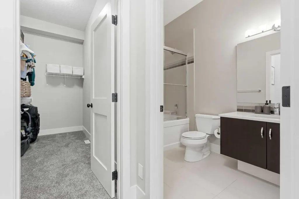 1684 37 Avenue SW Calgary AB T2T 5P5