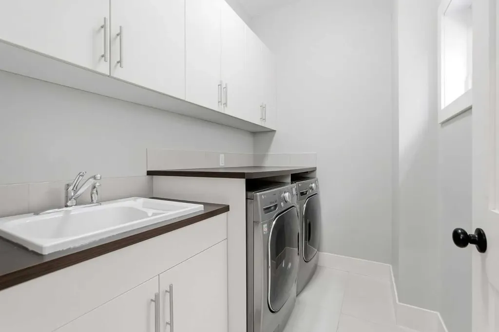 1684 37 Avenue SW Calgary AB T2T 5P5