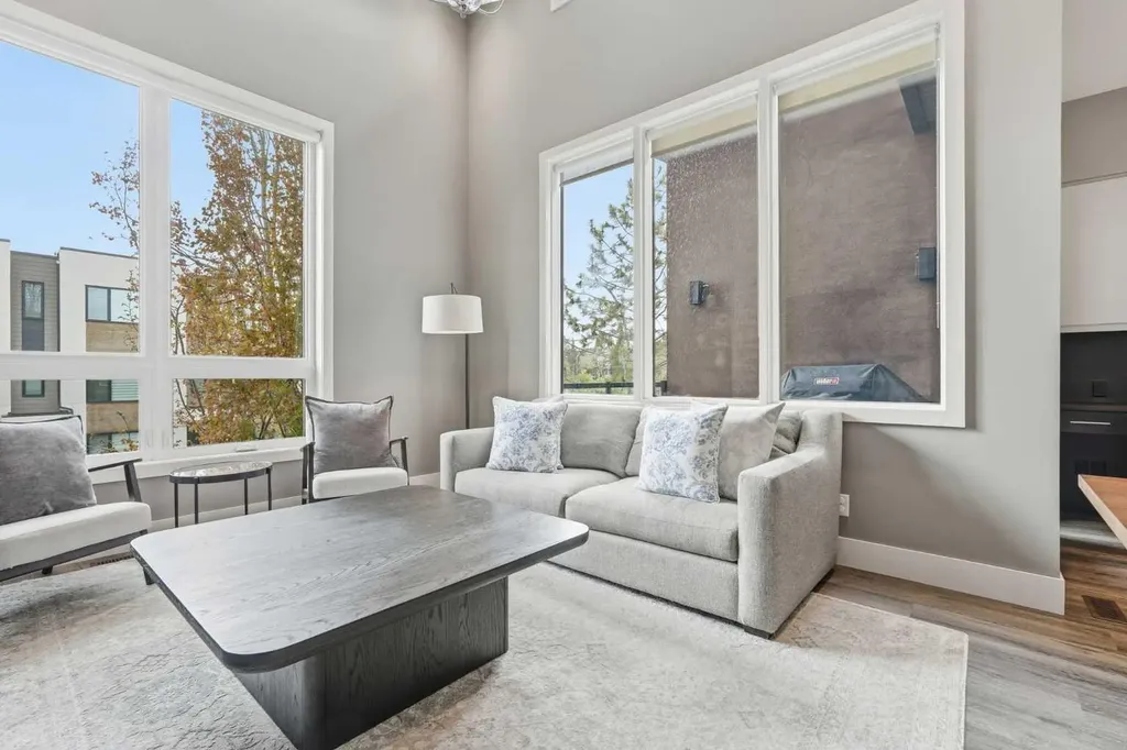 1684 37 Avenue SW Calgary AB T2T 5P5