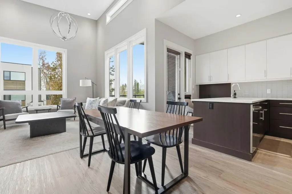 1684 37 Avenue SW Calgary AB T2T 5P5