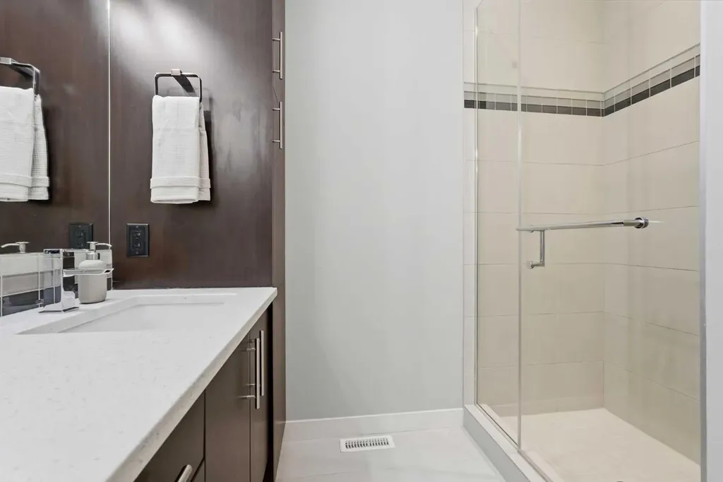 1684 37 Avenue SW Calgary AB T2T 5P5