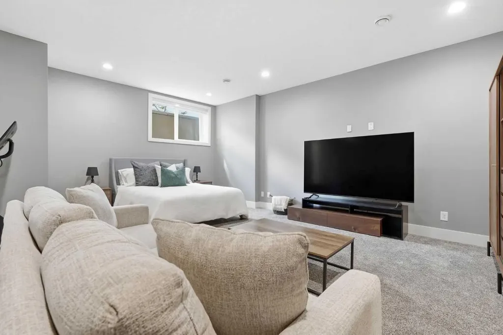1684 37 Avenue SW Calgary AB T2T 5P5