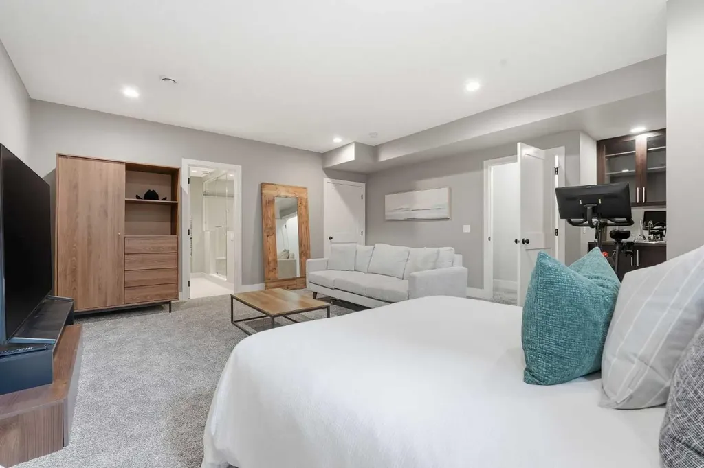 1684 37 Avenue SW Calgary AB T2T 5P5