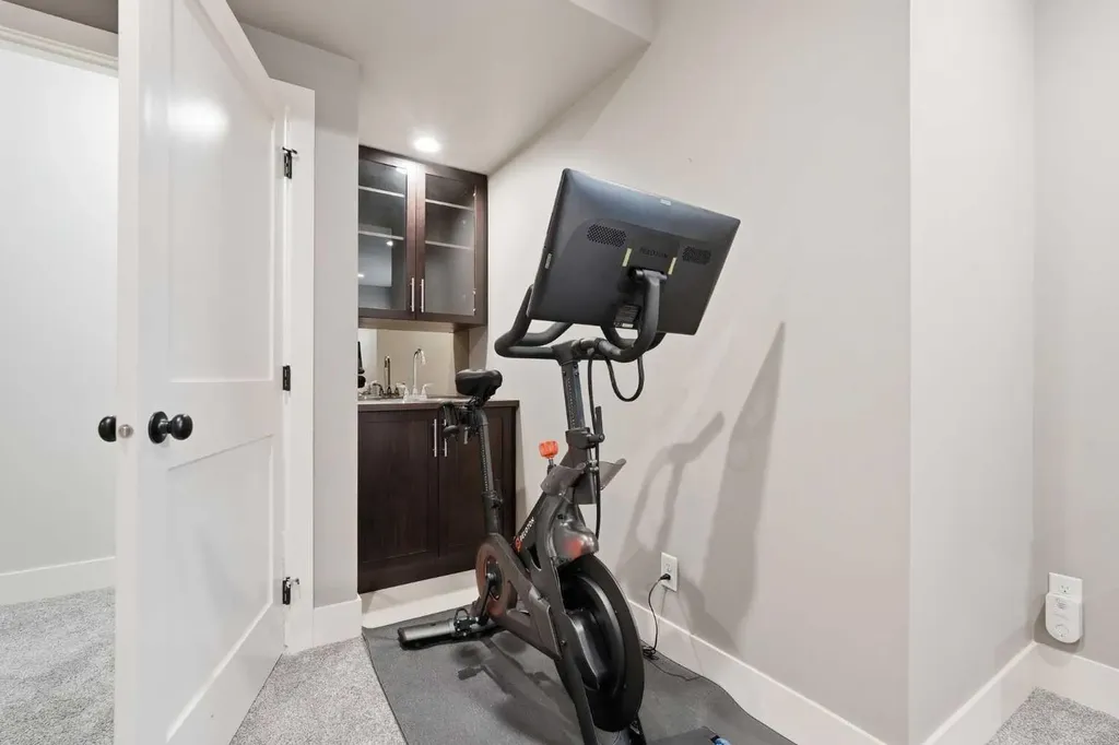 1684 37 Avenue SW Calgary AB T2T 5P5