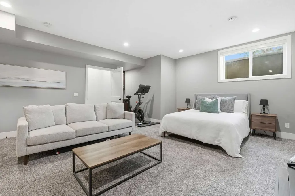 1684 37 Avenue SW Calgary AB T2T 5P5