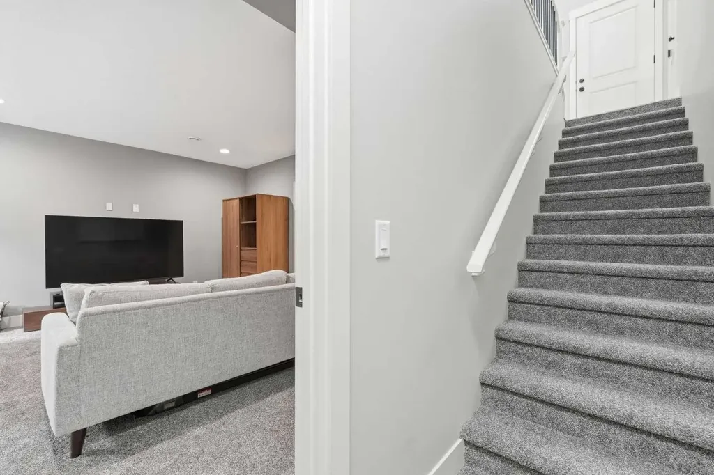 1684 37 Avenue SW Calgary AB T2T 5P5