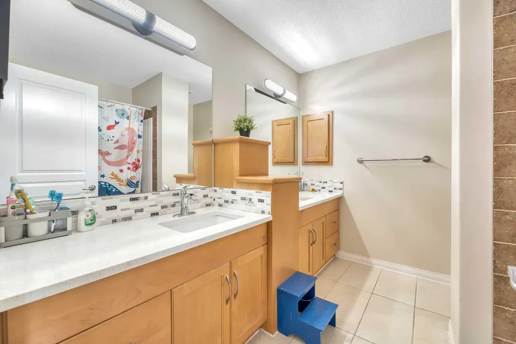 245 Springmere Way Chestermere AB T1X1P2