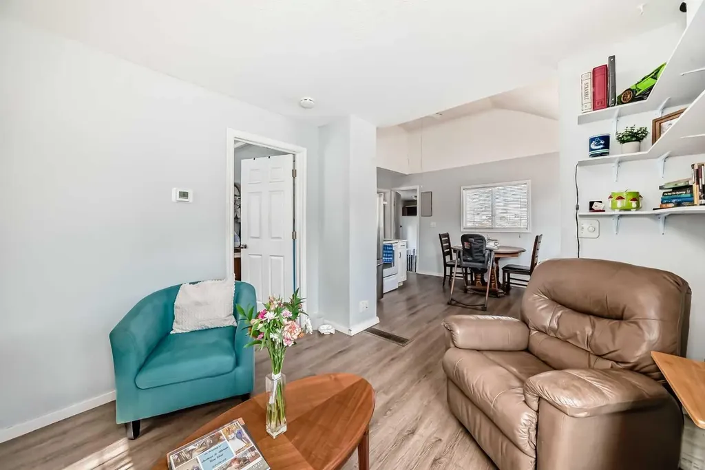 5602 51 Avenue Lacombe AB T4L 1K9