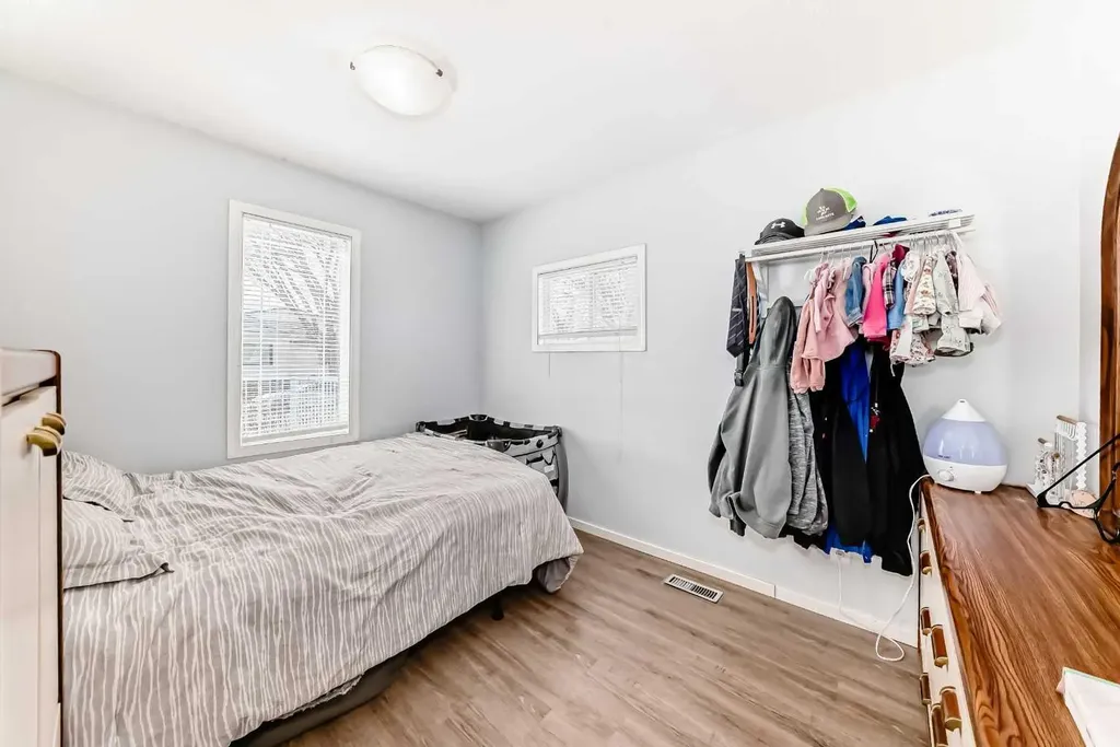 5602 51 Avenue Lacombe AB T4L 1K9