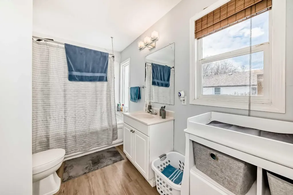 5602 51 Avenue Lacombe AB T4L 1K9