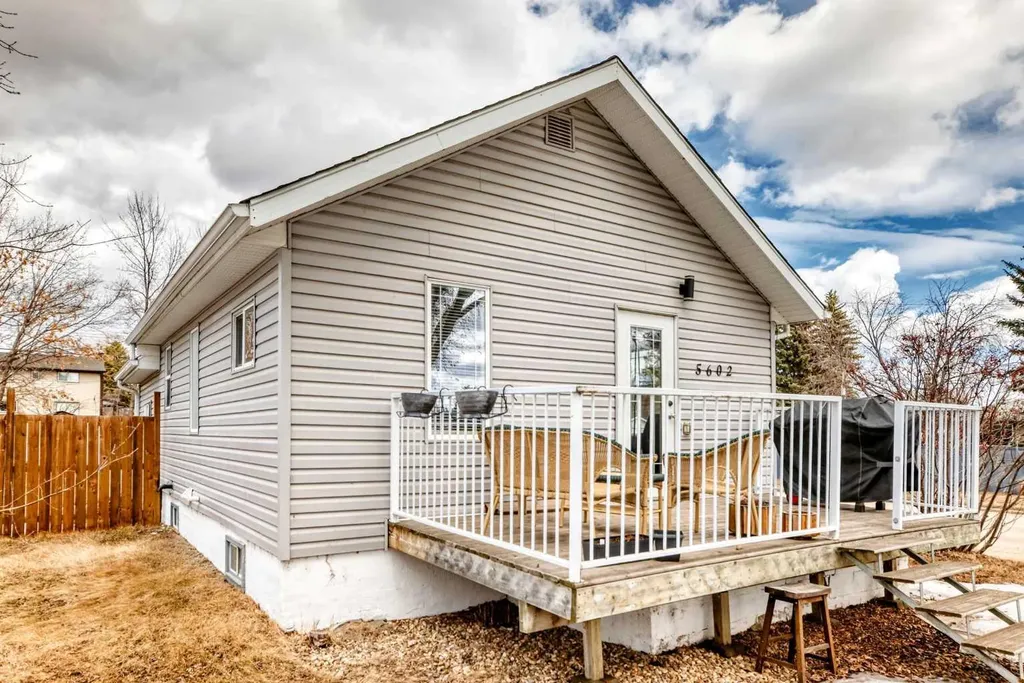 5602 51 Avenue Lacombe AB T4L 1K9