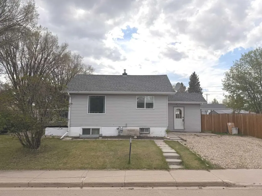 5602 51 Avenue Lacombe AB T4L 1K9