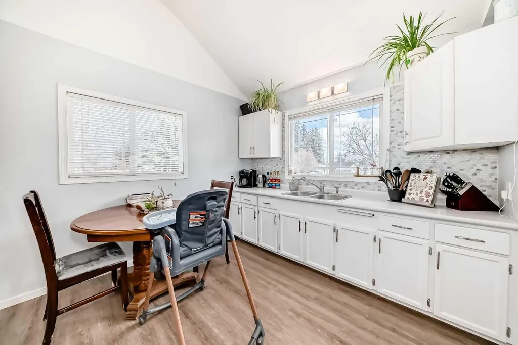 5602 51 Avenue Lacombe AB T4L 1K9