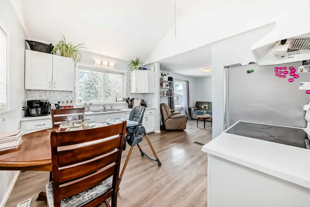 5602 51 Avenue Lacombe AB T4L 1K9