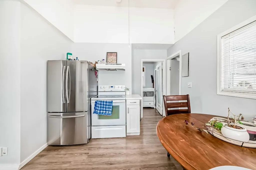5602 51 Avenue Lacombe AB T4L 1K9
