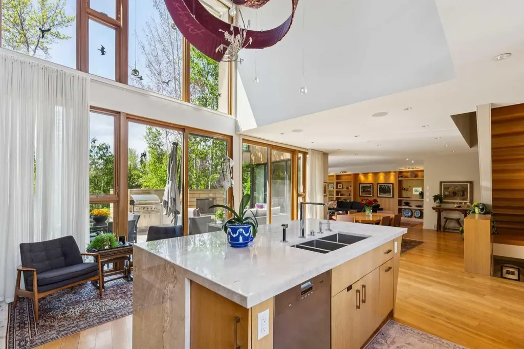 3038 4 Street SW Calgary AB T2S1X8