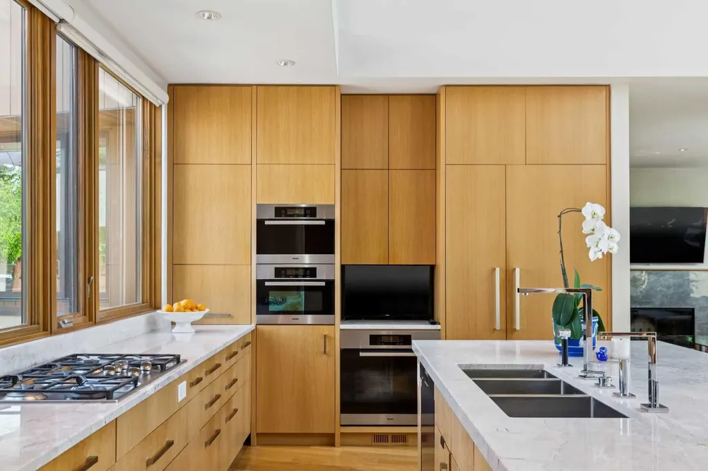 3038 4 Street SW Calgary AB T2S1X8