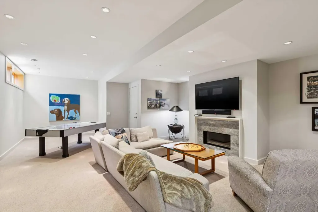 3038 4 Street SW Calgary AB T2S1X8