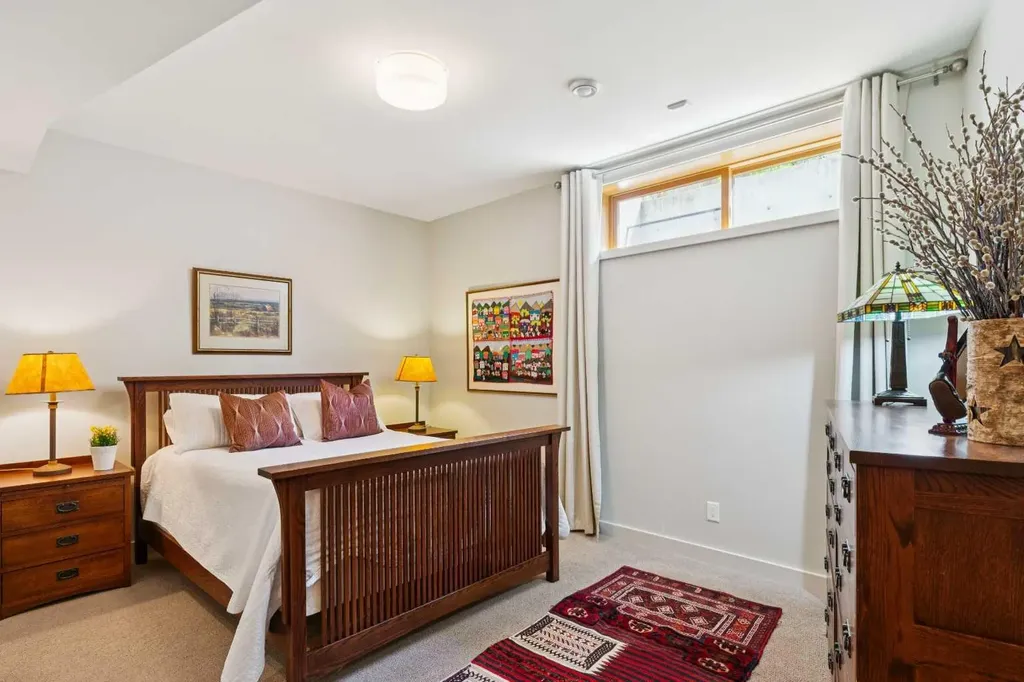 3038 4 Street SW Calgary AB T2S1X8