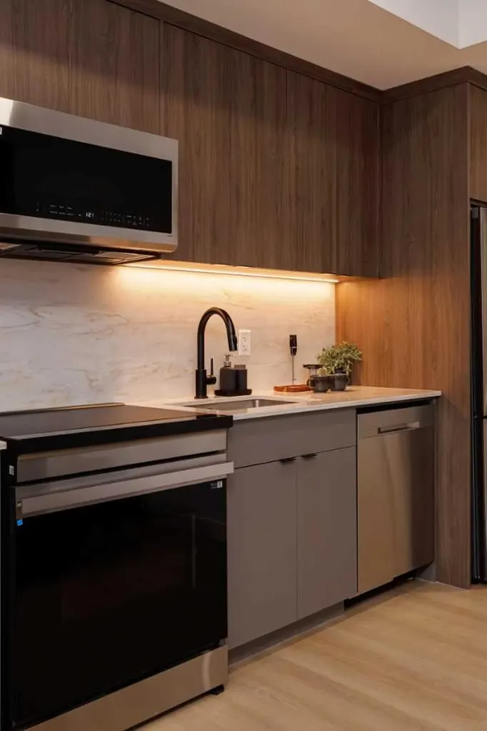 1520 4 Street SW Calgary AB T2Y 0Y4