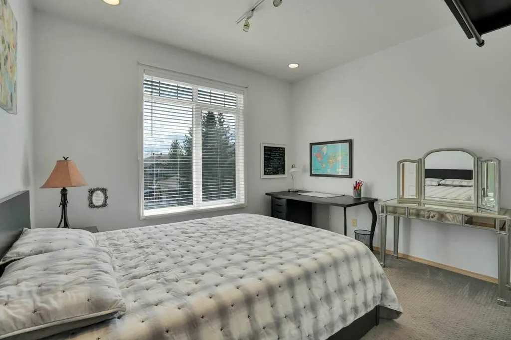 6 Discovery Woods Villas SW Calgary AB T3H 5A6
