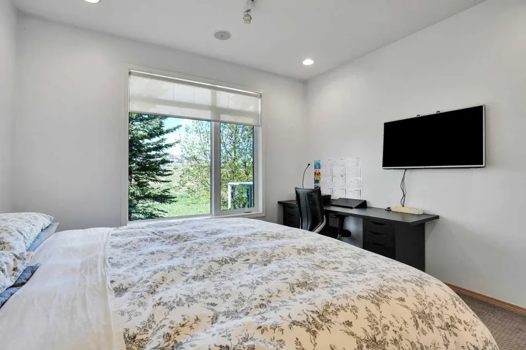 6 Discovery Woods Villas SW Calgary AB T3H 5A6