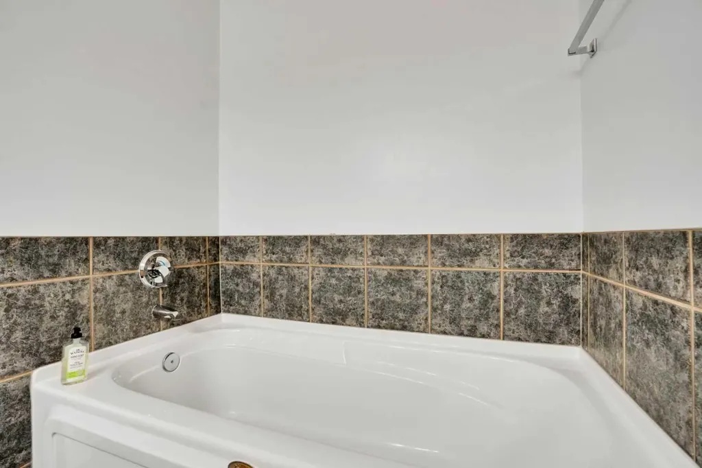 6 Discovery Woods Villas SW Calgary AB T3H 5A6