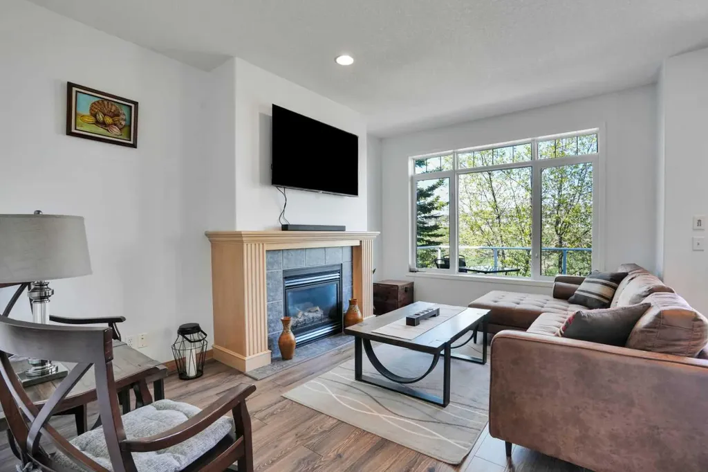 6 Discovery Woods Villas SW Calgary AB T3H 5A6
