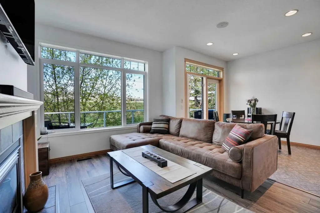 6 Discovery Woods Villas SW Calgary AB T3H 5A6