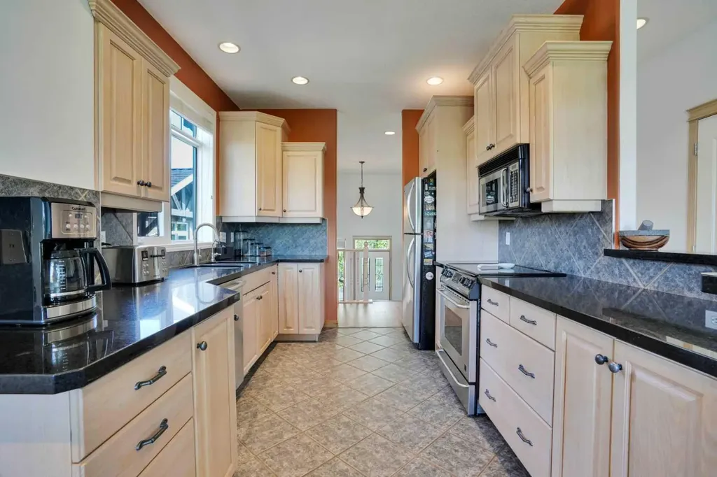 6 Discovery Woods Villas SW Calgary AB T3H 5A6