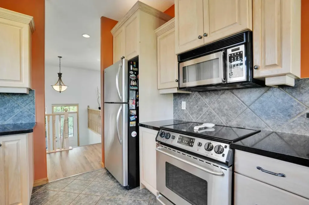 6 Discovery Woods Villas SW Calgary AB T3H 5A6