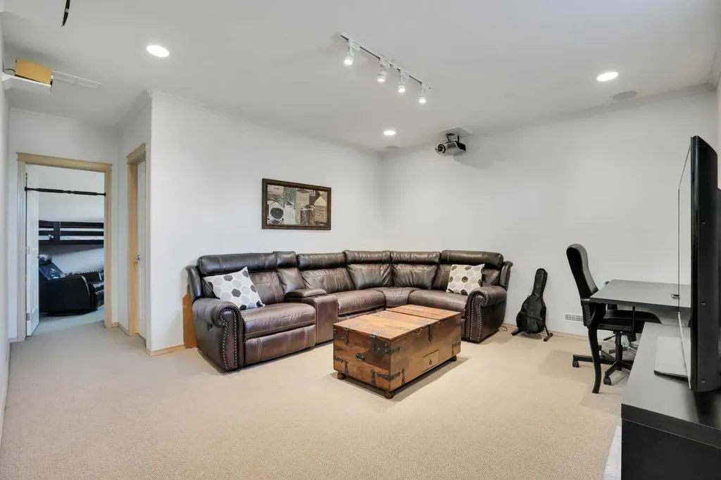 6 Discovery Woods Villas SW Calgary AB T3H 5A6