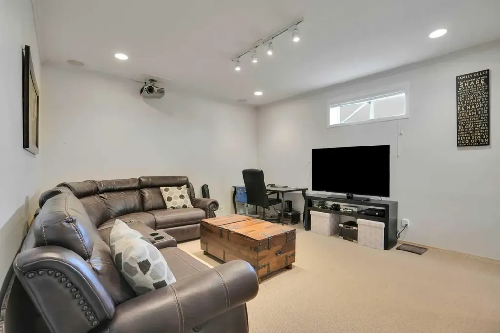 6 Discovery Woods Villas SW Calgary AB T3H 5A6