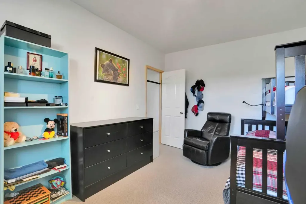 6 Discovery Woods Villas SW Calgary AB T3H 5A6