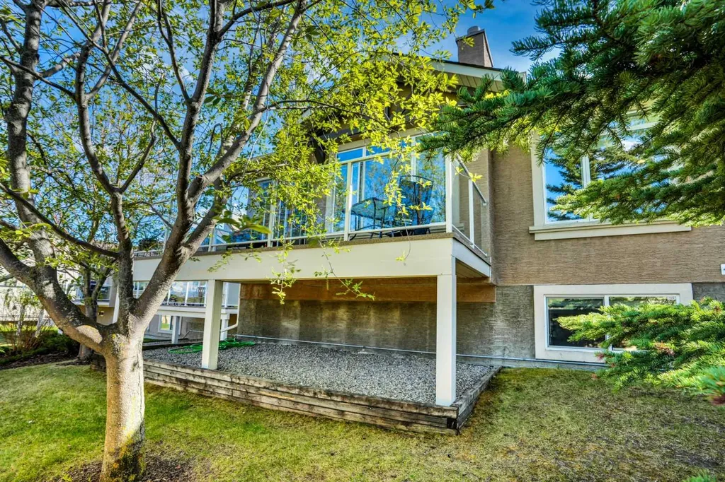 6 Discovery Woods Villas SW Calgary AB T3H 5A6