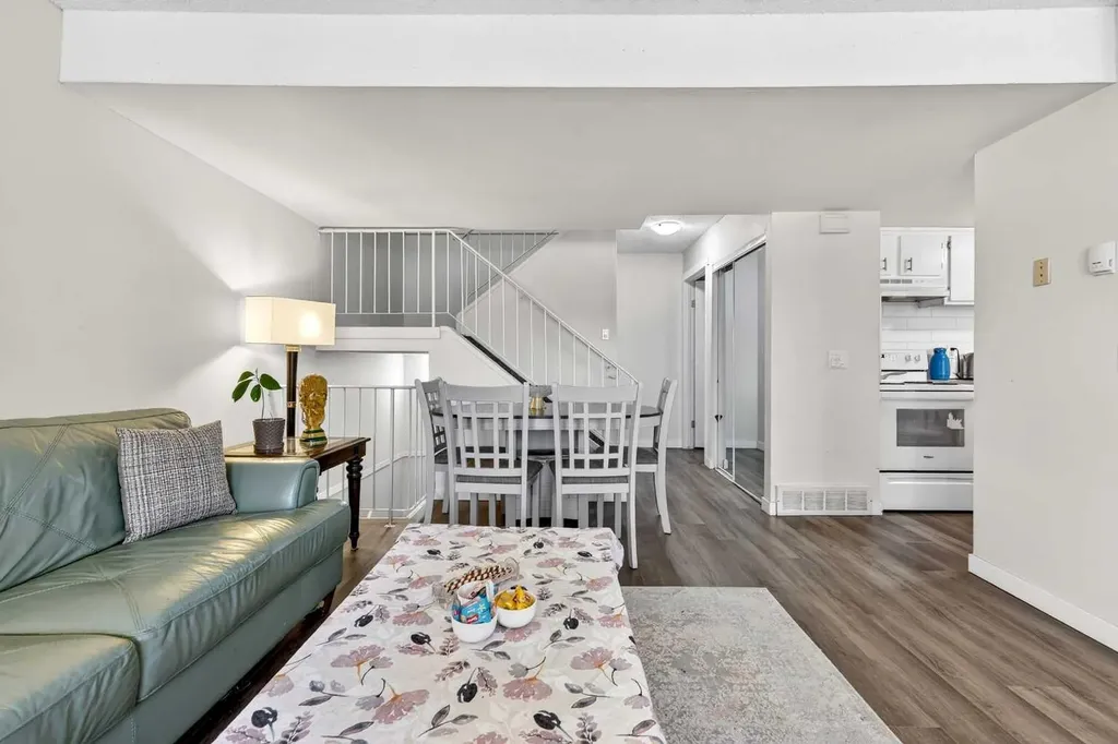 2200 Woodview Drive SW Calgary AB T2W 3N6