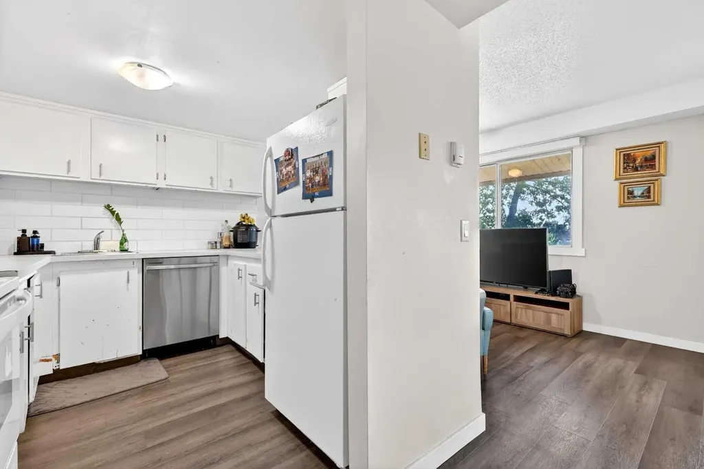 2200 Woodview Drive SW Calgary AB T2W 3N6