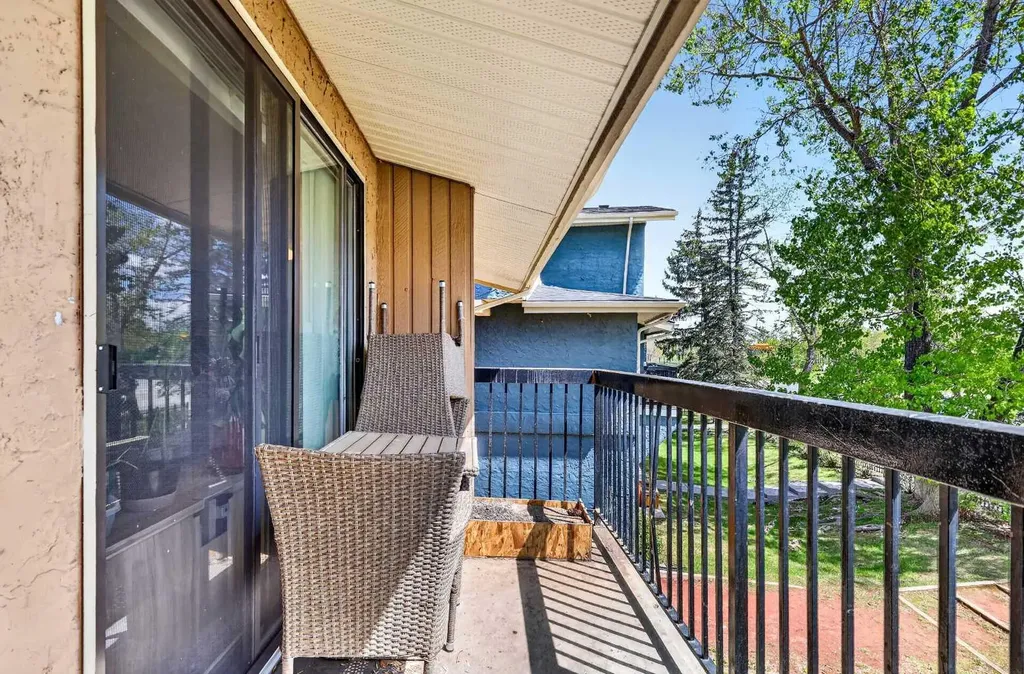 2200 Woodview Drive SW Calgary AB T2W 3N6