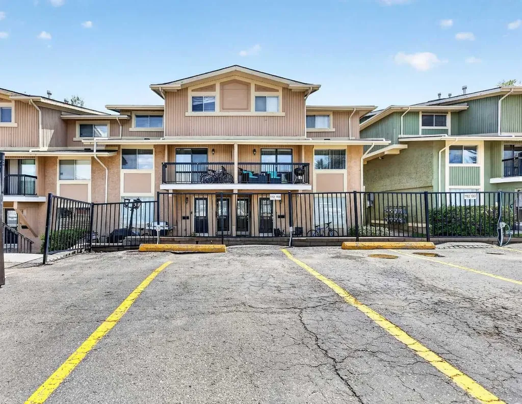 2200 Woodview Drive SW Calgary AB T2W 3N6