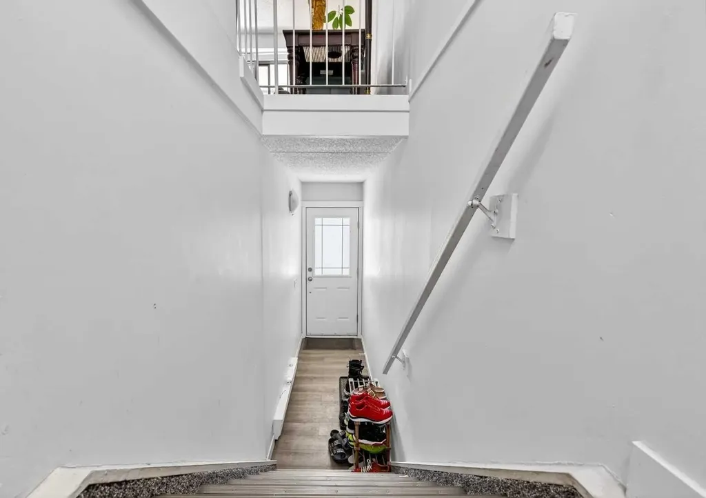 2200 Woodview Drive SW Calgary AB T2W 3N6