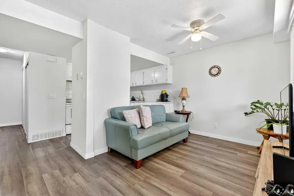 2200 Woodview Drive SW Calgary AB T2W 3N6