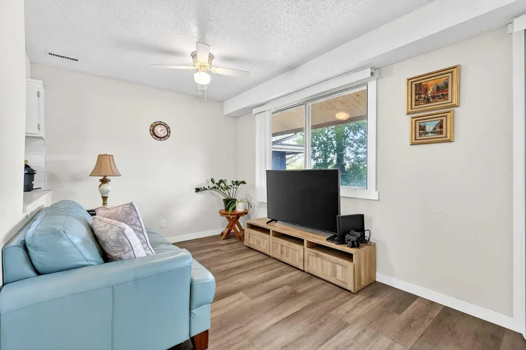 2200 Woodview Drive SW Calgary AB T2W 3N6