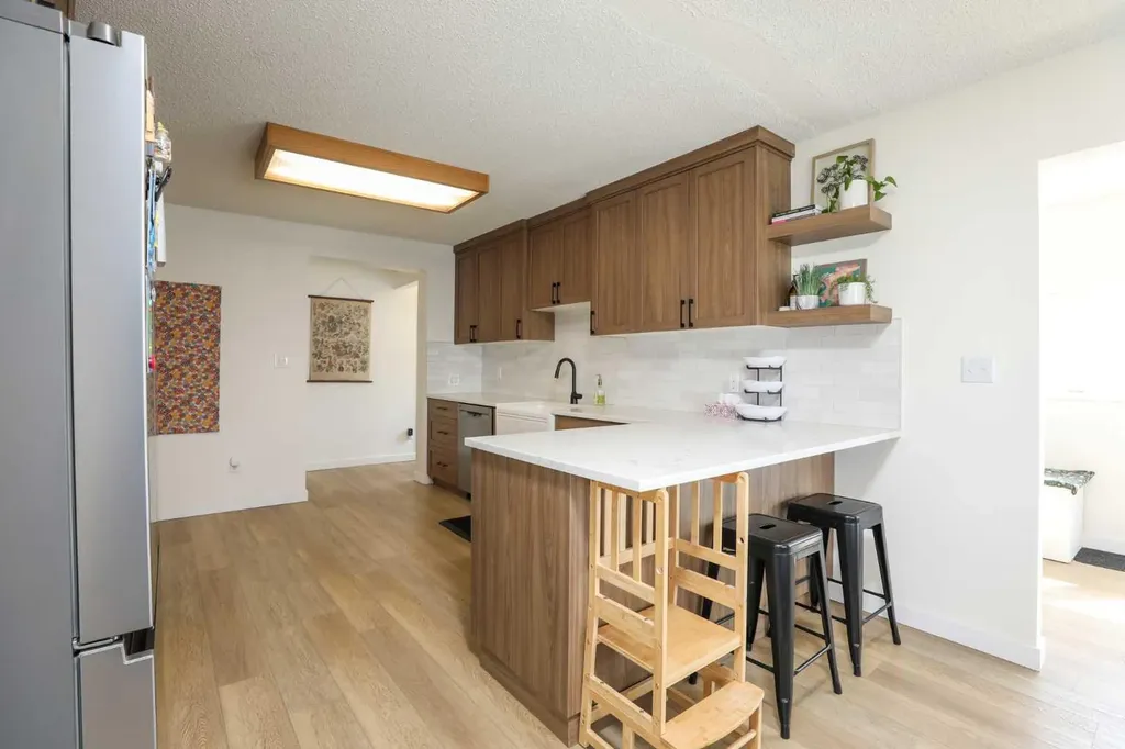 605 50 Avenue Coalhurst AB T0L 0V0