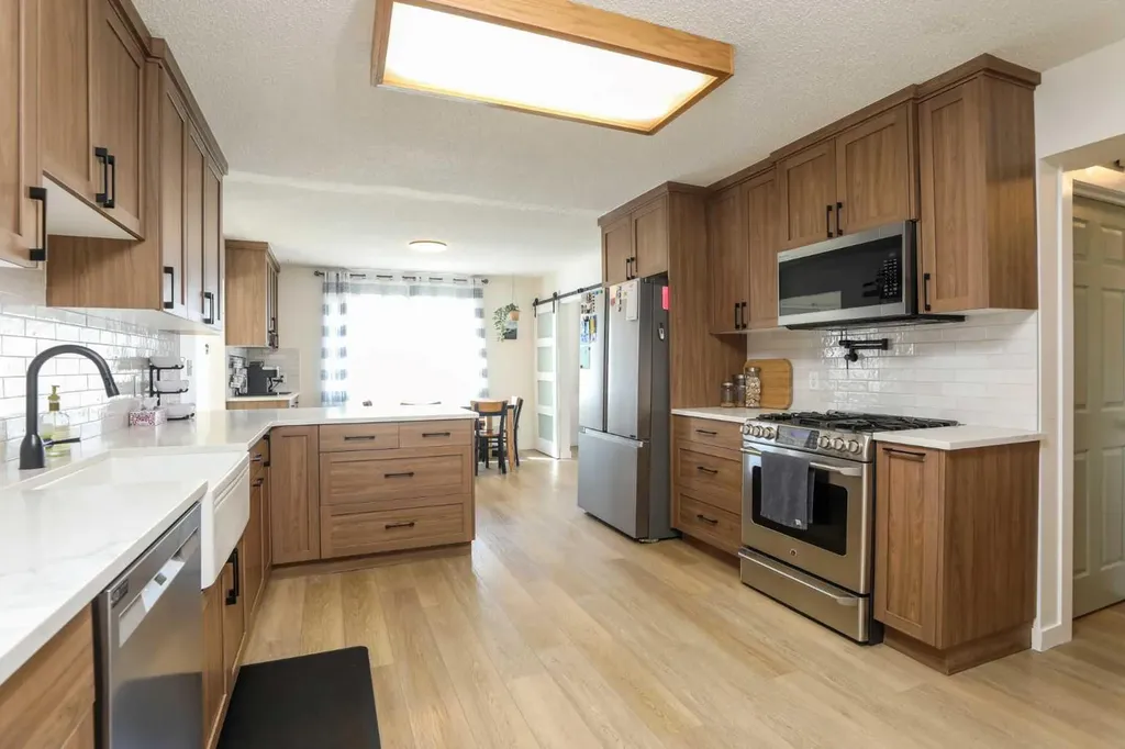 605 50 Avenue Coalhurst AB T0L 0V0