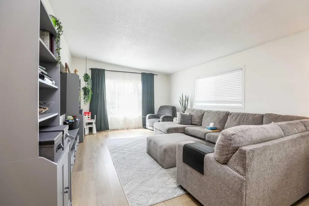 605 50 Avenue Coalhurst AB T0L 0V0
