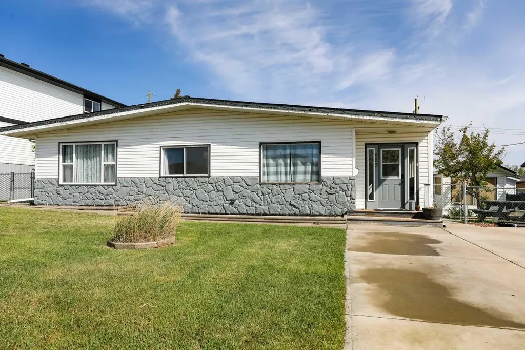 605 50 Avenue Coalhurst AB T0L 0V0
