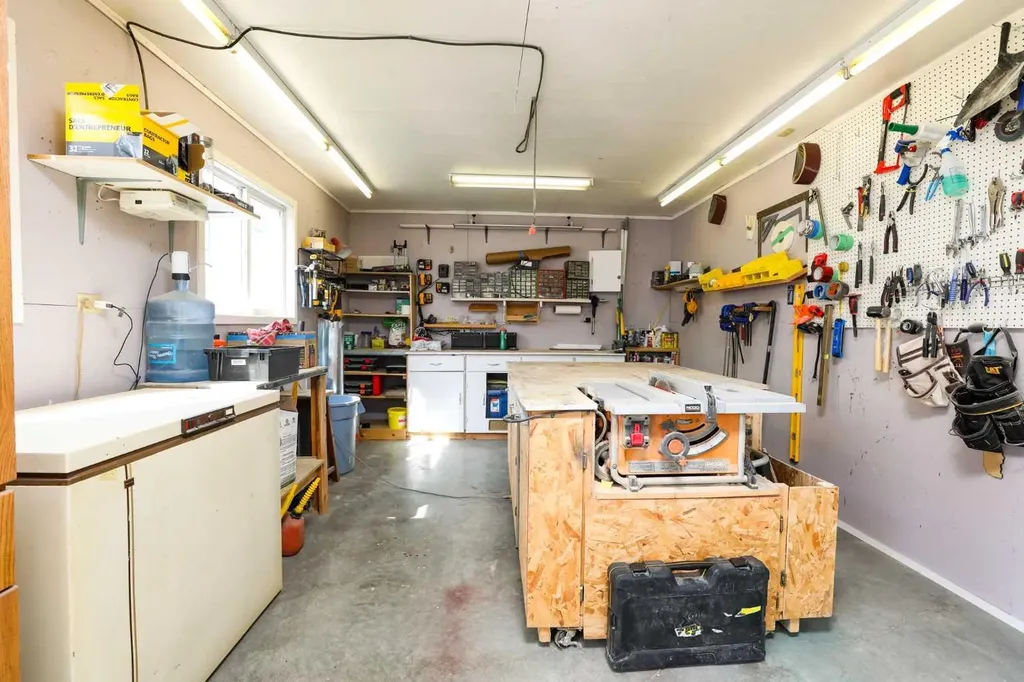 605 50 Avenue Coalhurst AB T0L 0V0