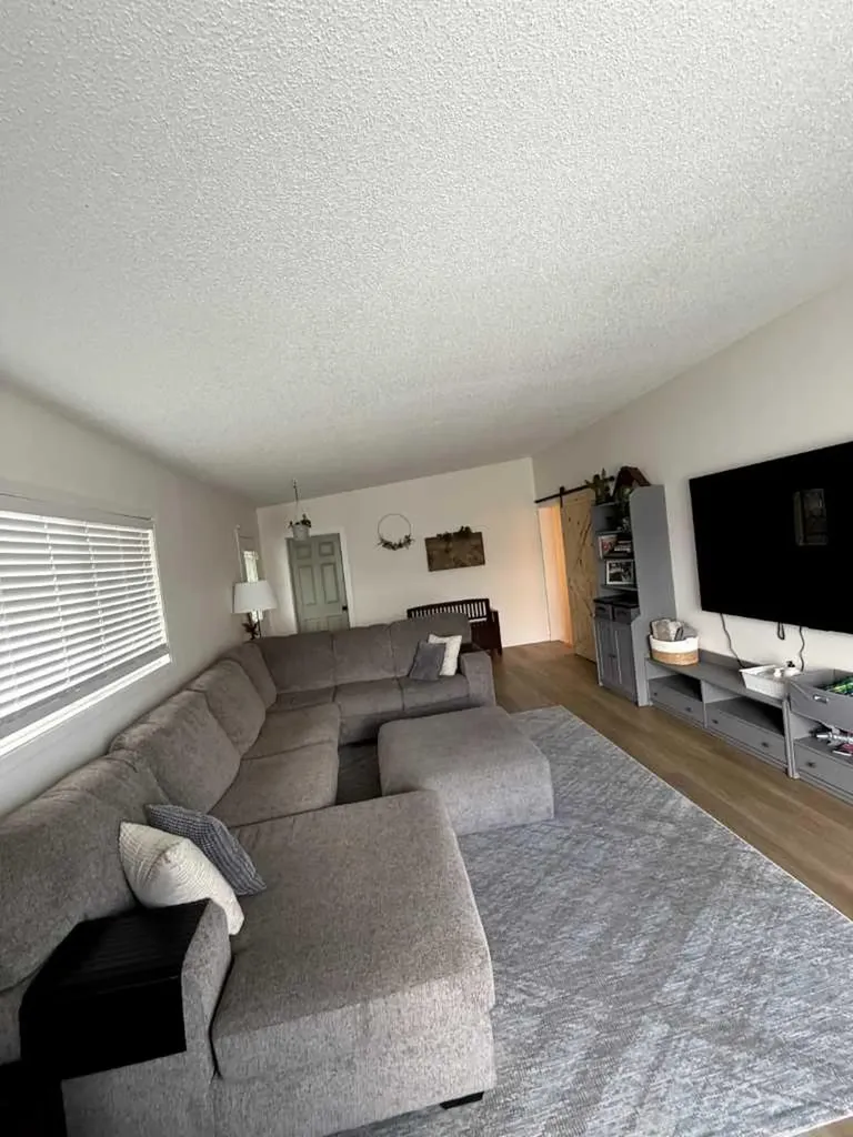 605 50 Avenue Coalhurst AB T0L 0V0