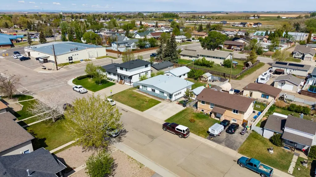 605 50 Avenue Coalhurst AB T0L 0V0